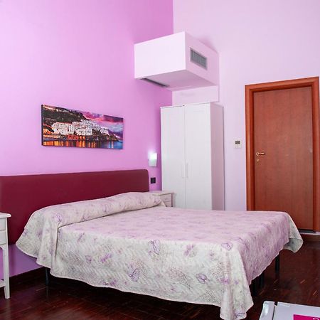 Palazzo Carafa Della Spina Room And Apartment Neapol Exteriér fotografie
