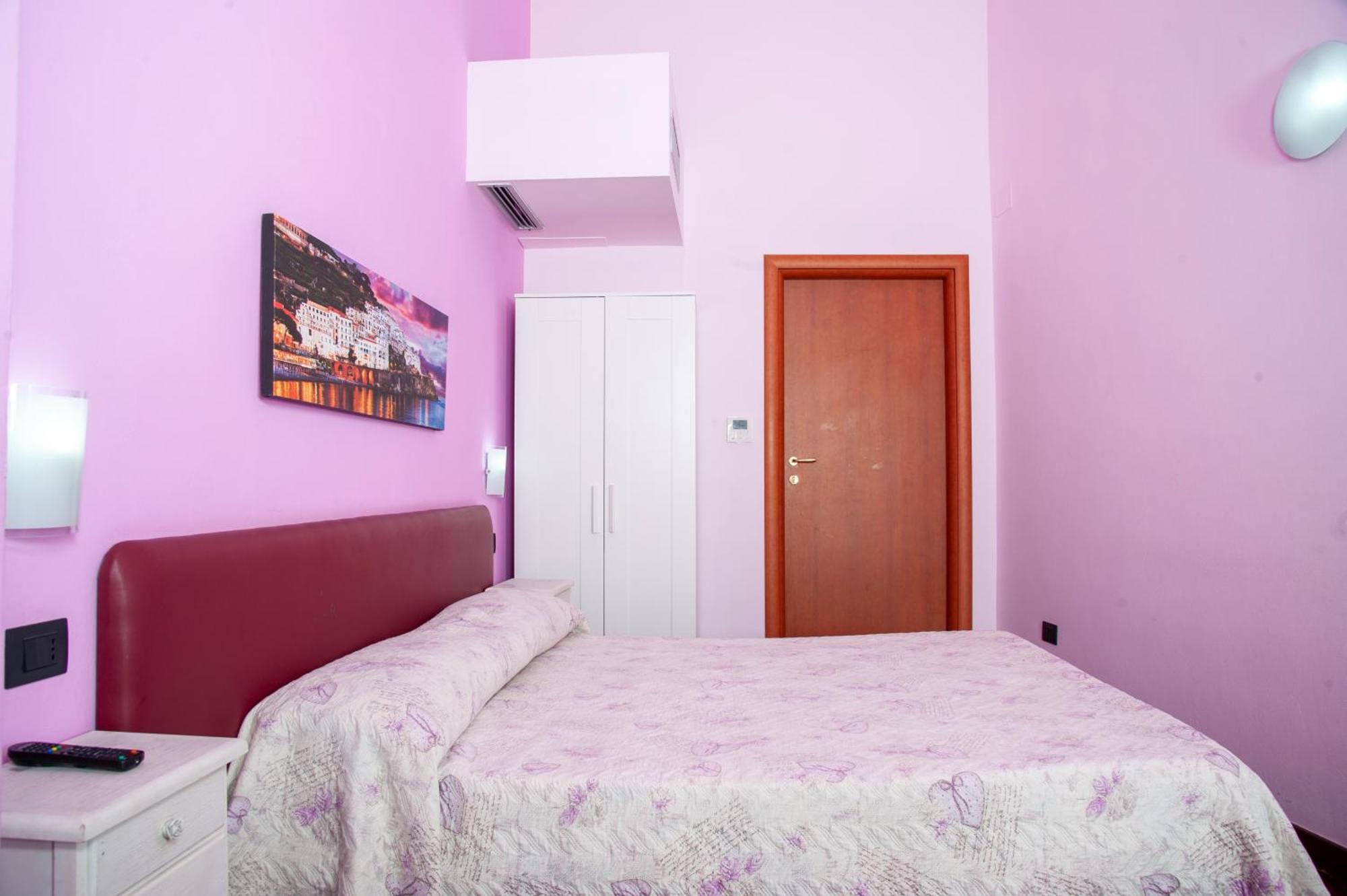 Palazzo Carafa Della Spina Room And Apartment Neapol Exteriér fotografie
