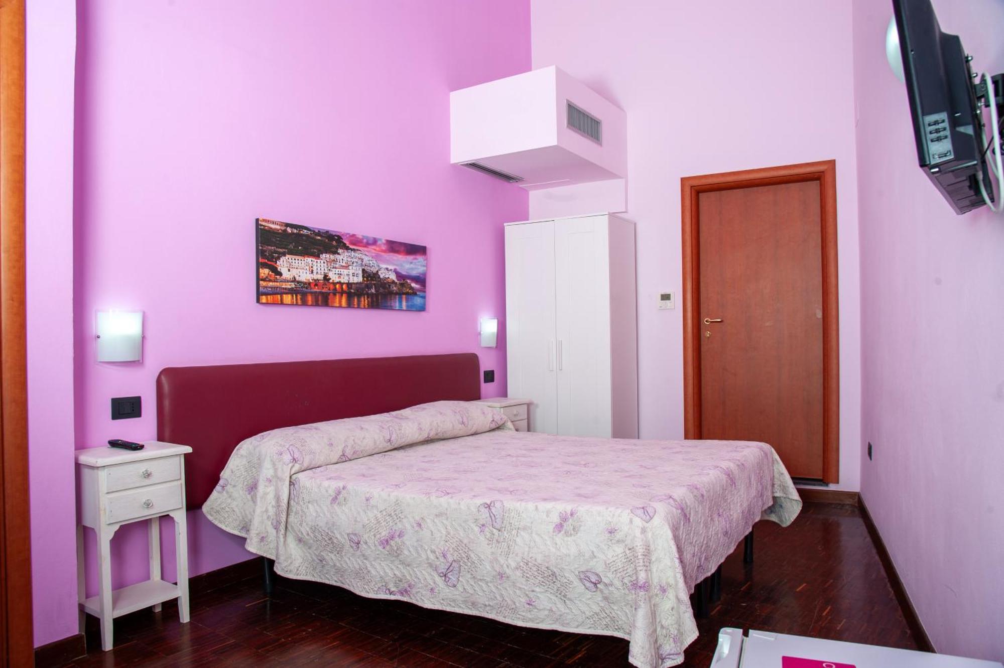 Palazzo Carafa Della Spina Room And Apartment Neapol Exteriér fotografie