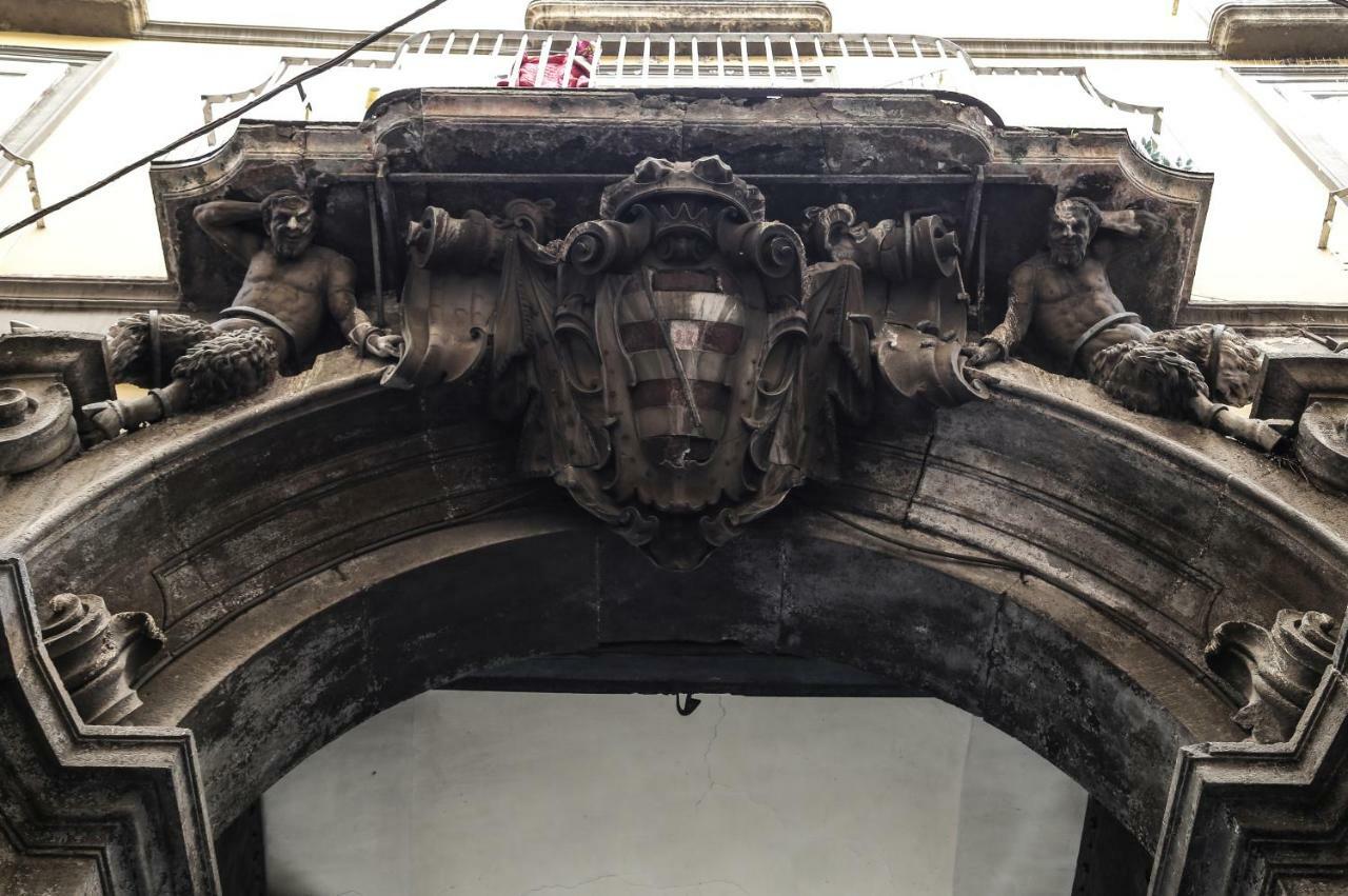 Palazzo Carafa Della Spina Room And Apartment Neapol Exteriér fotografie