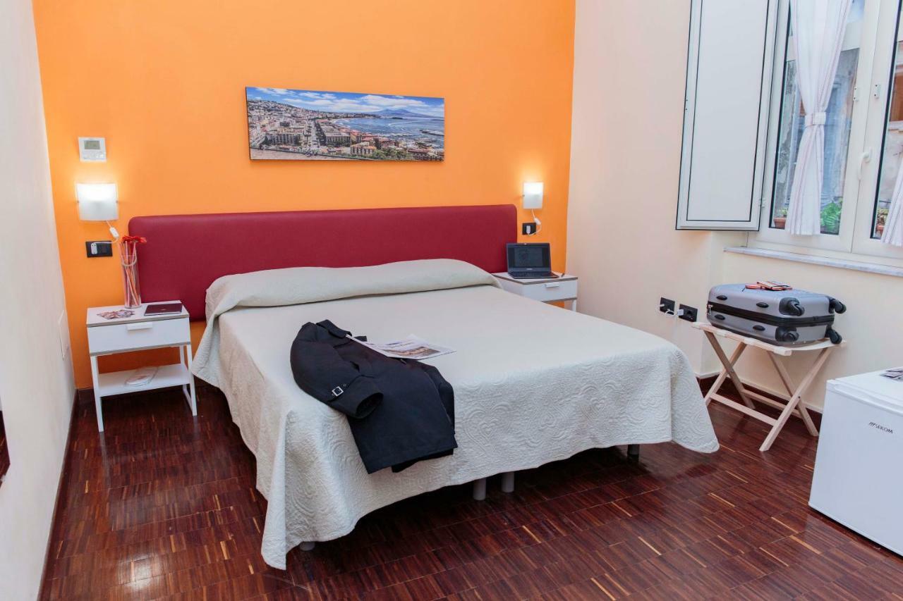 Palazzo Carafa Della Spina Room And Apartment Neapol Exteriér fotografie