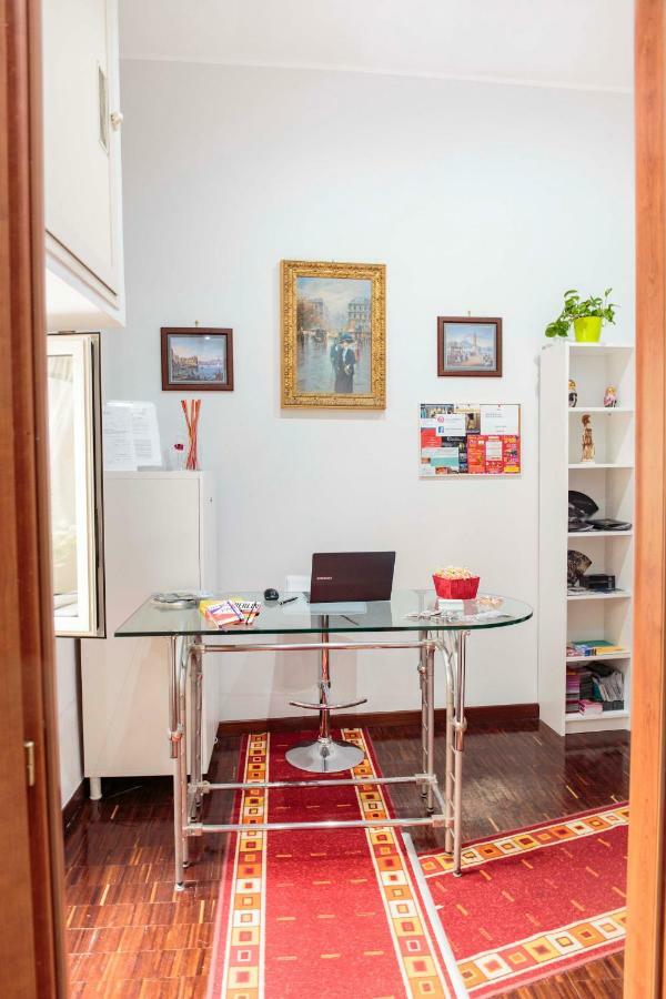 Palazzo Carafa Della Spina Room And Apartment Neapol Exteriér fotografie